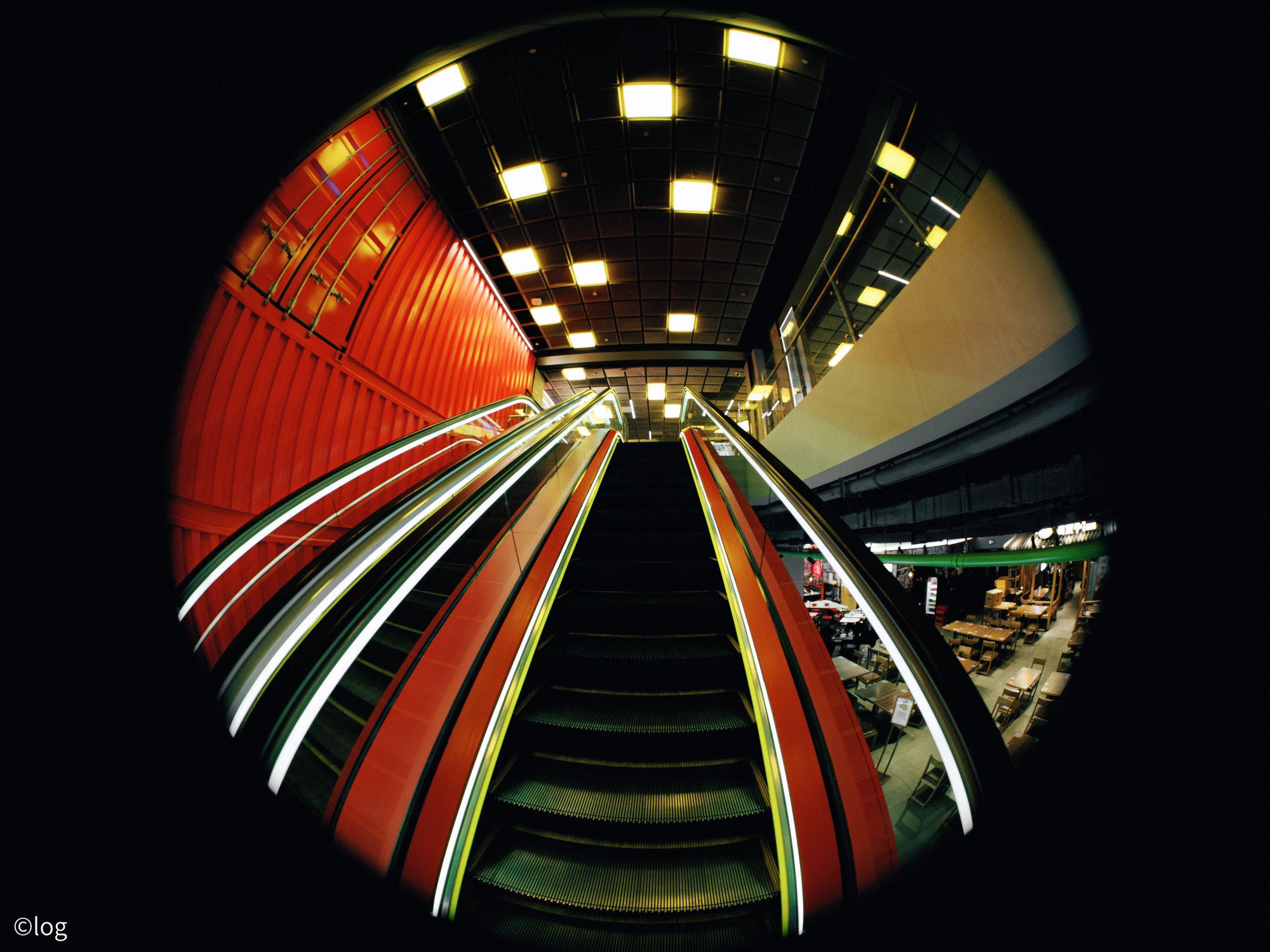 ©logCF 4.5-10mm F2.8 FISHEYE ZOOM